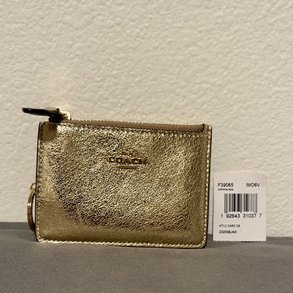 Coach Accessories - COACH Gold ID Multi Card Case With Keychain
